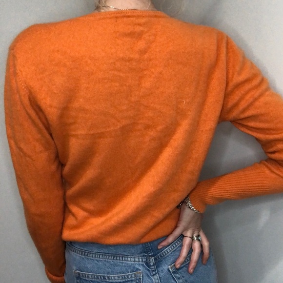 LINE 100% Cashmere V-neck orange Sweater In size Large - Picture 5 of 7